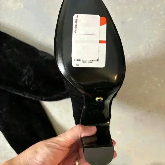 STUART WEITZMAN
Vidaland Convertible Boot in Black Crushed Velvet‎ - Picture 5 of 11